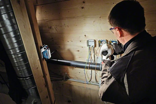 Bosch Wiederaufladbar Handstrahler LED mit maximaler Helligkeit 330lm Blau