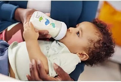 Philips Philips Kunststoff Babyflasche Natural Anti-Kolik mit Silikon-Saugflasche für 1+ Monate Weißer Walfisch 260ml
