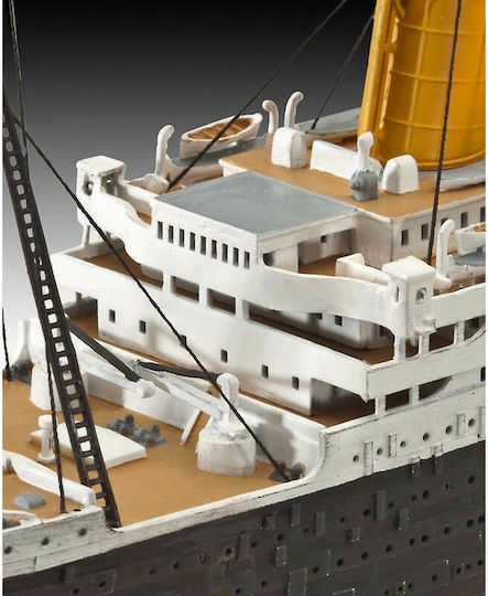 Revell R.M.S Titanic Modeling Figure Ship 132 Pieces in Scale 1:700 38.5cm.