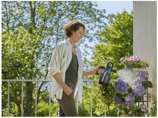 Gardena Comfort Pressure Sprayer with Capacity 1.25lt 3bar in Black color