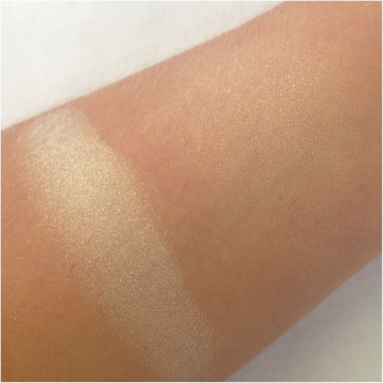 MUA Undress Your Skin Highlighting Powder преливащо злато 8гр