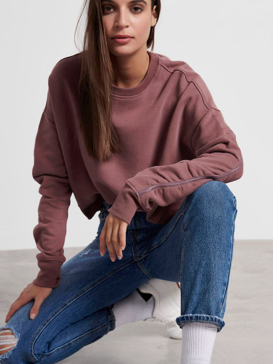 Hoch tailliert Damenjeans mit Rissen in Mom-Passform