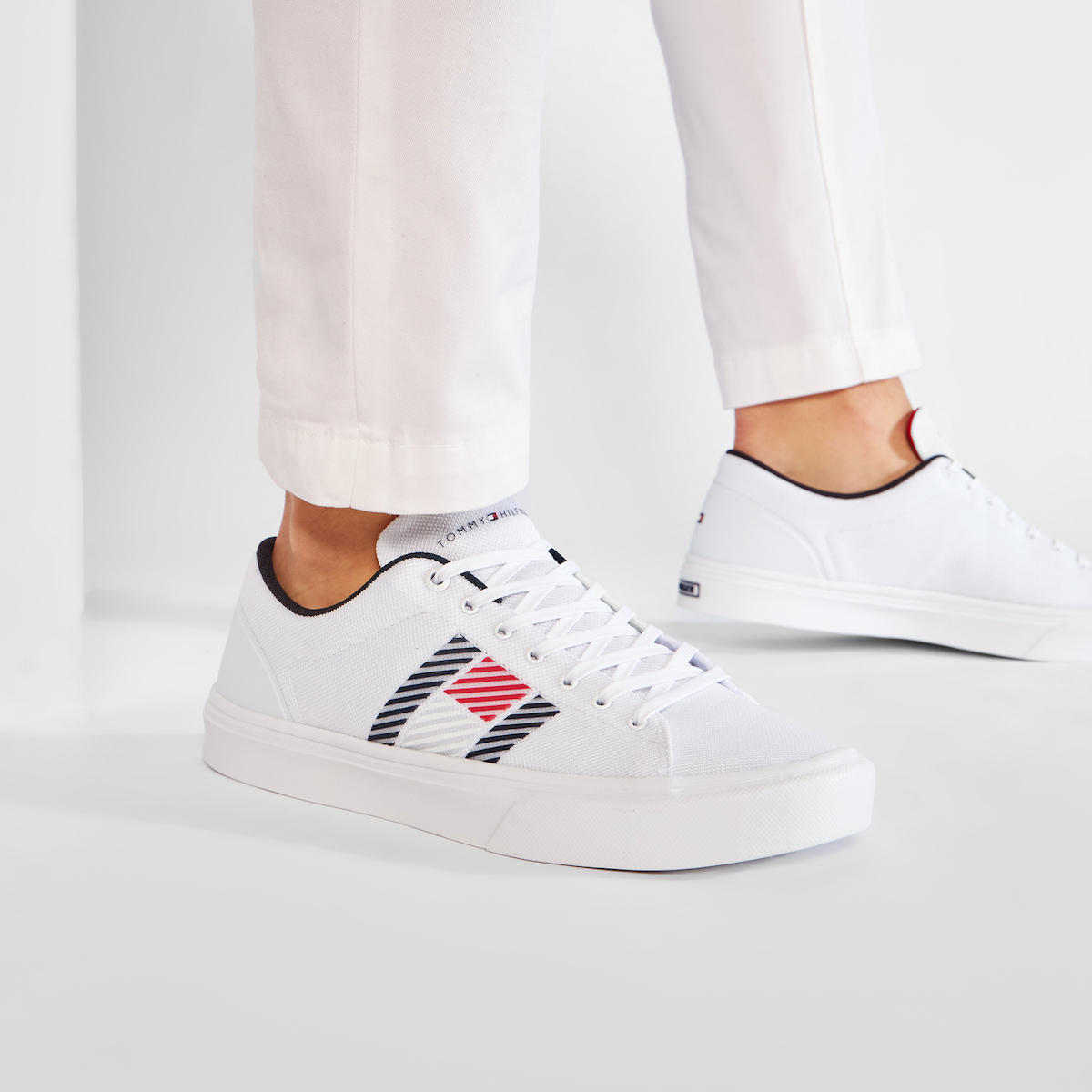 tommy hilfiger lightweight stripes knit sneaker