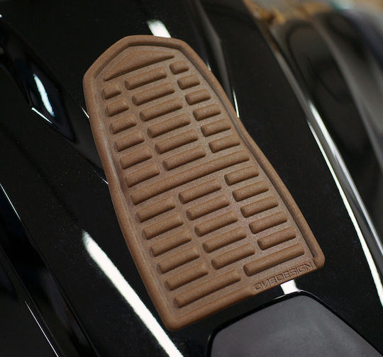 One Design Αυτοκόλλητο Προστατευτικό Ρεζερβουάρ Soft Touch Leather Καφέ