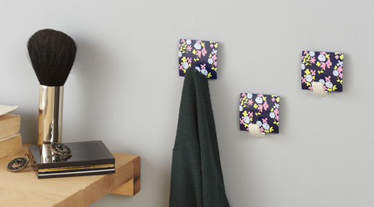Inofix 2310 Cârlig de Baie Simplu 4.2x4cm Floral Black Inofix 2310 Cârlig de Baie Simplu 4.2x4cm Floral Black