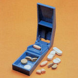 Pillendose mit Schneider in Blau Farbe 631