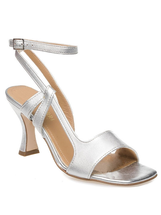 Paola Ferri Leder Damen Sandalen in Silber Farbe