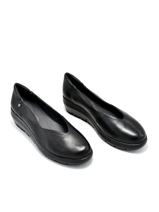 Stonefly Leather Women's Loafers in Black Color