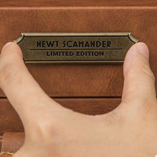 Cinereplicas Harry Potter: Newt Scamander Suitcase Fantastic Beasts Ρέπλικα μήκους 15εκ. σε Κλίμακα 1:1