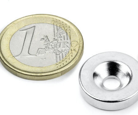 Magnitech Round Magnet with Hole and Traction Force 6.5kg D4xL23xW23mm