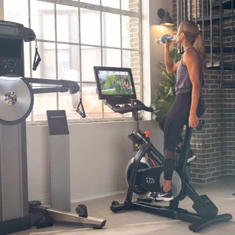 NordicTrack Commercial S22i Studio Bicicletă de exerciții în picioare Magnetic cu roți