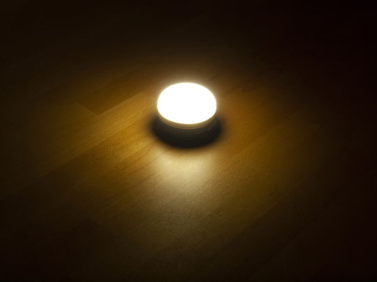 Origin Outdoors Wiederaufladbar LED Sicherheitsleuchte Punkt mit Batteriebetrieben und Lichtsensor 1Stück