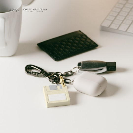 Elago Floppy Disk Disk Case Калъф за ключодържател Силикон за AirTag Classic White