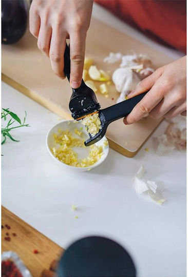Fiskars Πρέσα Σκόρδου από Μέταλλο Μαύρη