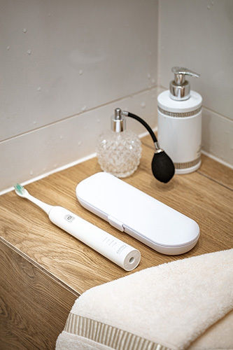 Camry Electric Toothbrush with Travel Case CR2173 White