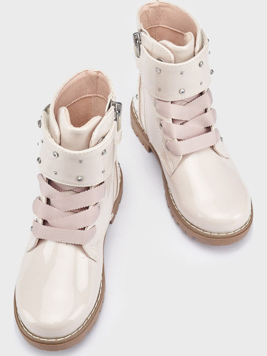 Biker Kinderstiefel aus Lackleder mit Schnürsenkeln Beige