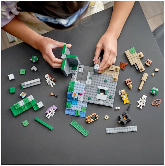 LEGO Minecraft Скелетният Замък за 8+ Години 364 Бройки
