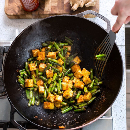 Lodge Wok made of Cast Iron 35.5cm