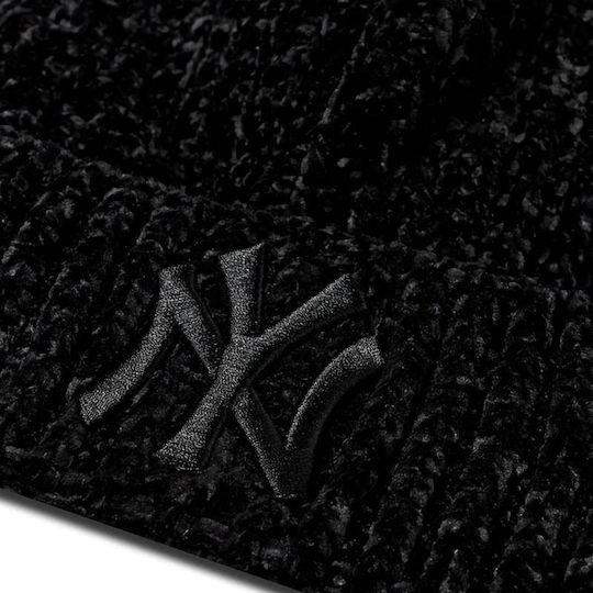 Winterized Bobble Neyyan Pom Pom Beanie Unisex Beanie with Knit in Black color