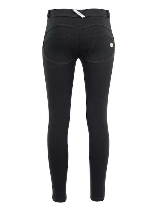 WR.UP® Damen Stoff Capri Hose Push-up in Super Enger Passform Schwarz