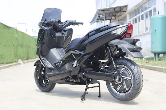 WheelnWater e-Striker Scooter Electric Putere 5000W Autonomie 250km 90Ah Negru Culoare