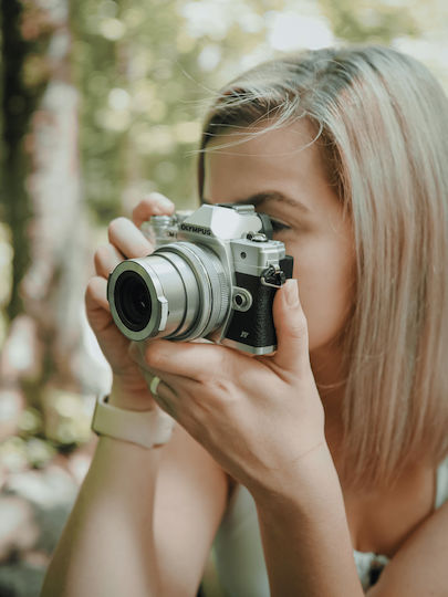 Olympus OM-D E-M10 Mark IV Mirrorless Camera Kit (ED 14‑42mm F3.5‑5.6 EZ Pancake) Silver