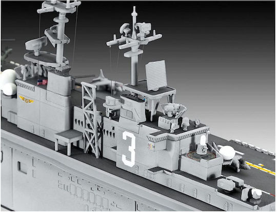 Revell USS Wasp Class Modeling Figure Ship 142 Pieces in Scale 1:700 36.5cm.