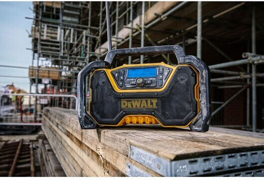DEWALT XR DAB+ mit Bluetooth und USB Schwarz