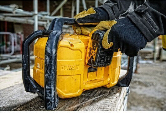 DEWALT XR DAB+ mit Bluetooth und USB Schwarz