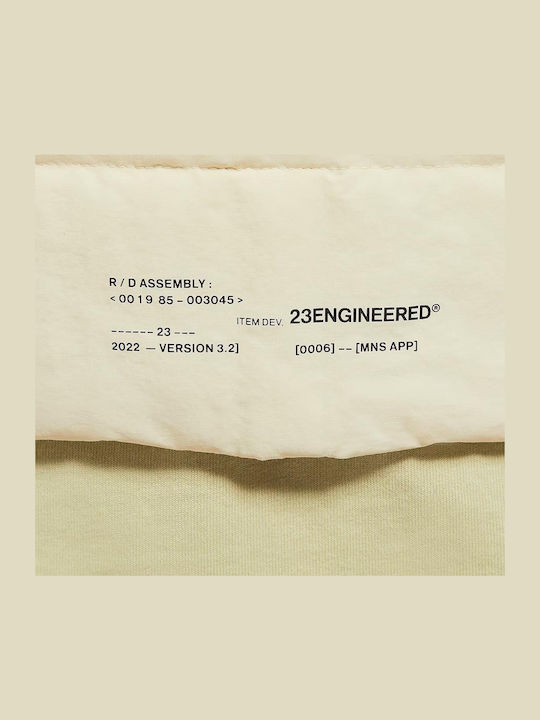 23 Engineered Statement Ärmellos Jacke Coconut Milk