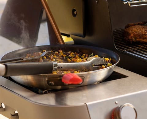 Weber Genesis SX-435 Газово Барбекю Чугунена Решетка 86брx48брсм. с 4 бр 14.1кВт и Страничен Нагревател