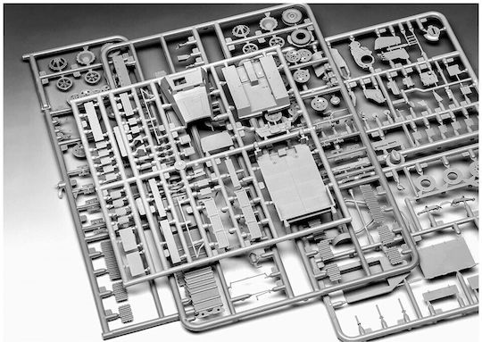 Revell sWS mit Flak-Aufbau als Sfl. mit Фигура за Моделизъм Резервоар в Мащаб 1:72