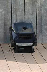 Zodiac Freerider RF iQ Wireless Robot Vacuum Bottom Waterline for Pools up to 12x6m with 4lt Filter