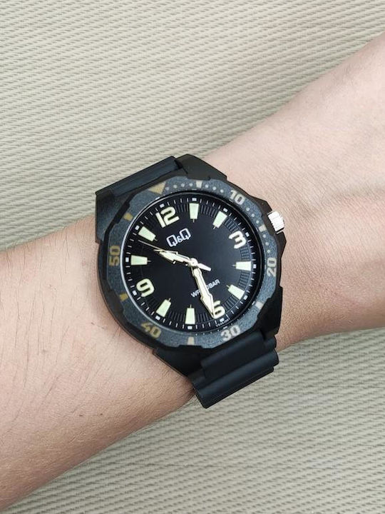 Q&Q Men's Watch 42mm Battery with Black Metal Bracelet