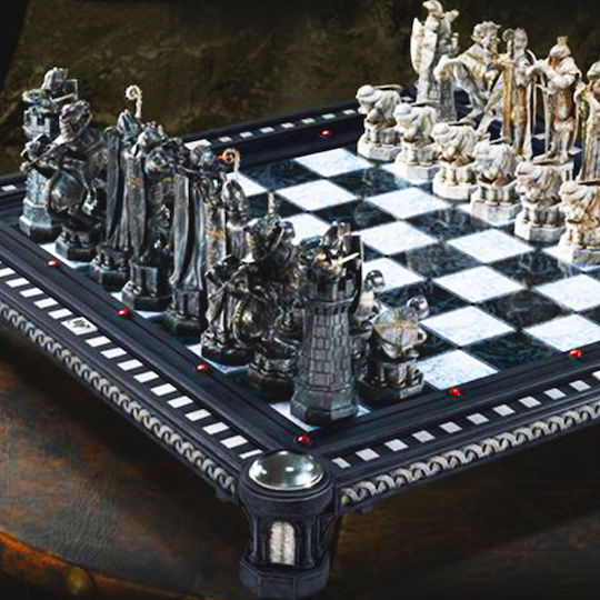 The Noble Collection Harry Potter: The Final Challenge Set Σκάκι από Ξύλο με Πιόνια 50.8x50.8cm