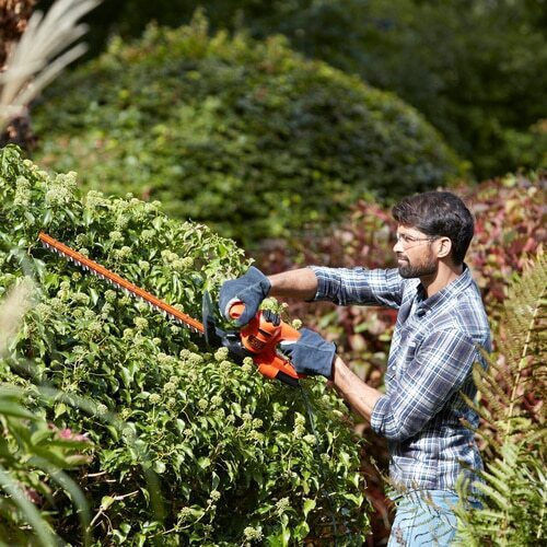 Black & Decker BEHT201 Electric Hedge Trimmer 420W with Blade 45cm BEHT201