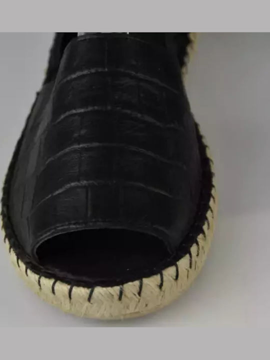 Women's Flat Sandals in Black Color