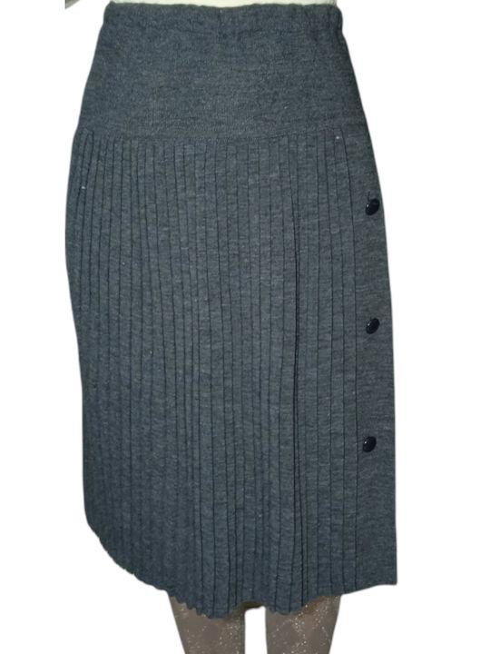 Knitted pleated skirt