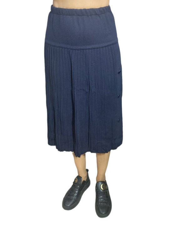 Knitted pleated skirt