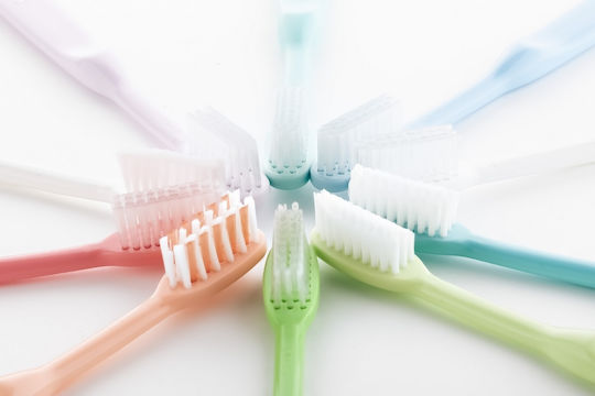 Elgydium Clinic 25/100 Manual Toothbrush Semi-Hard Purple