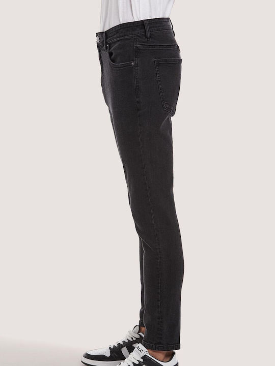 Black fitted and stretchy jeans