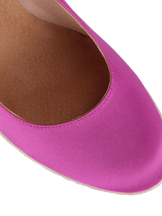 Silia D Women's Fabric Closed Toe Platforms Fuchsia