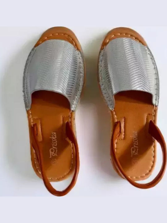 Flache Sandalen für Damen in Silber Farbe