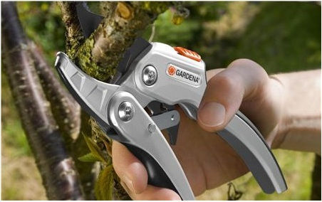 Gardena Comfort Pruning Shears Type Ratchet Length 26.8cm with Maximum Cutting Diameter 22mm