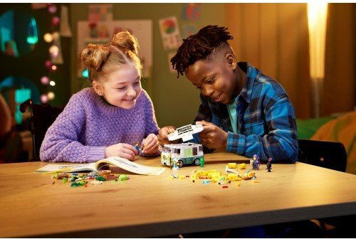 LEGO DREAMZzz Mrs. Castillo's Turtle Van Pentru Vârsta 7+ Ani