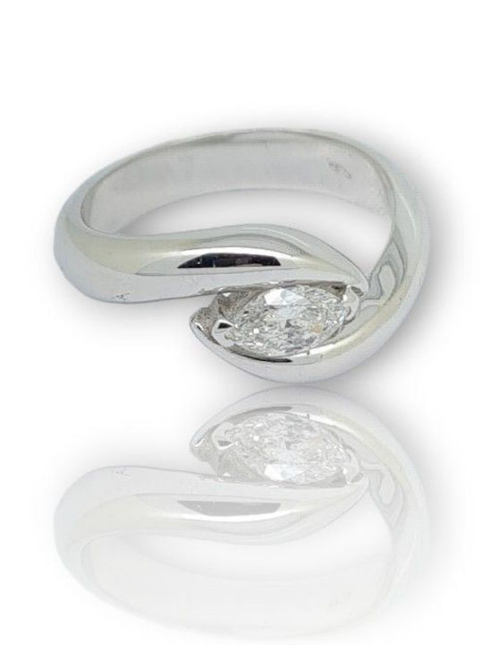 Mentzos Single Stone with Diamond