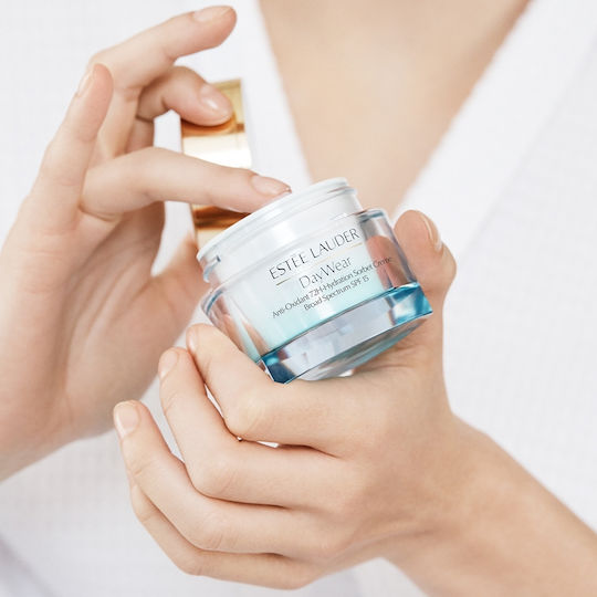Estee Lauder DayWear 72ωρο Gel Προσώπου Ημέρας με SPF15 για Ενυδάτωση, Αντιγήρανση & Ατέλειες με Βιταμίνη C 50ml