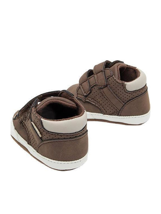 Mayoral Βρεφικά Sneakers Αγκαλιάς Καφέ