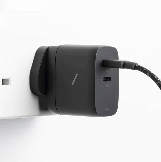 Native Union Зарядно Устройство Без Кабел GaN с 2 USB-C Изходни Порта 67W Power Delivery Черно (NU-FAST-PD67-BLK-INT)