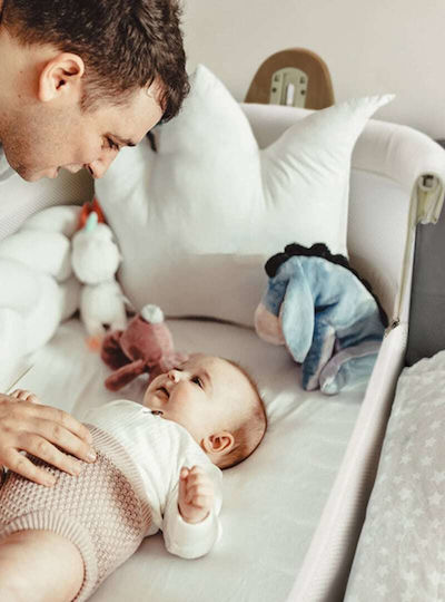 BabyGo Люлка с Матрак Странично Отваряне и Бели Колела